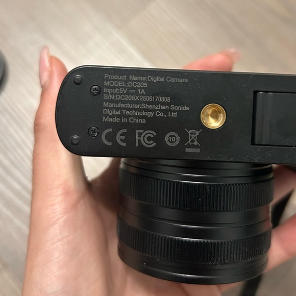 Digital Camera - Picture 9 of 15